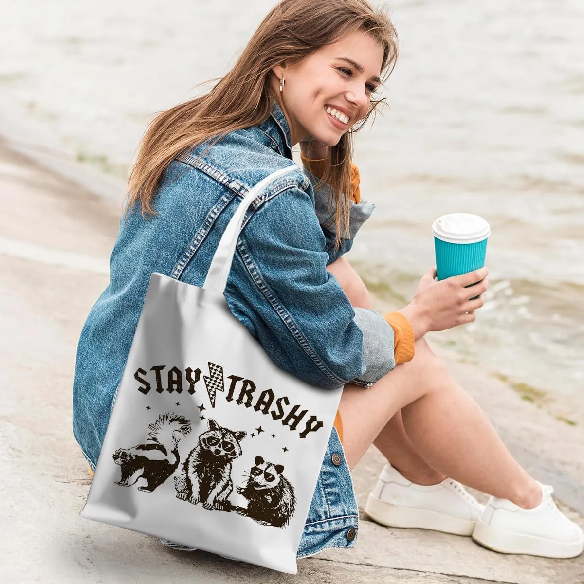 Funny Raccoon Tote Bag Cute Frogs Western Stuff Raccoon Frog Gifts for Women Friend Reusable Grocery Bags for Camping