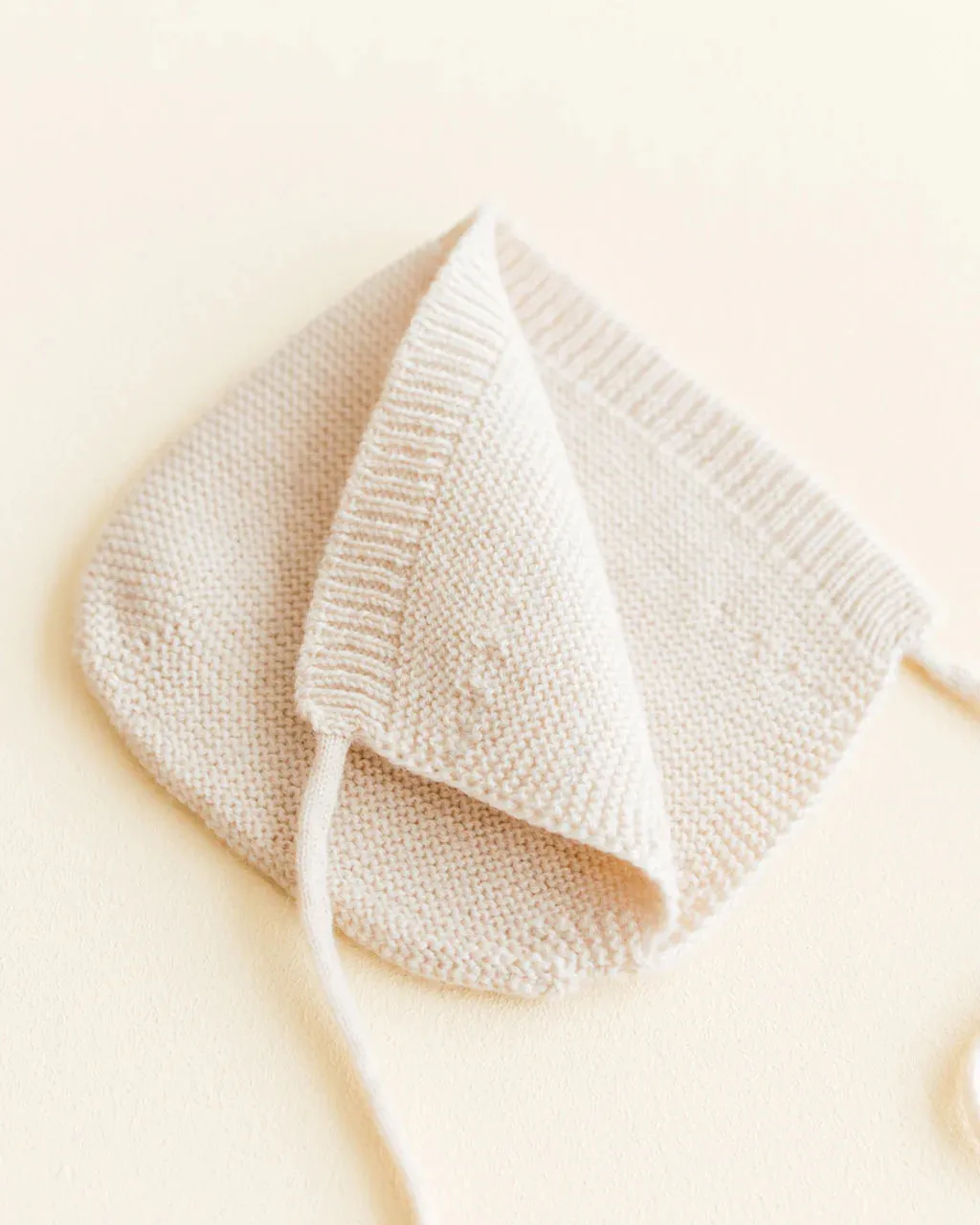 Hvid Newborn Bonnet - Cream